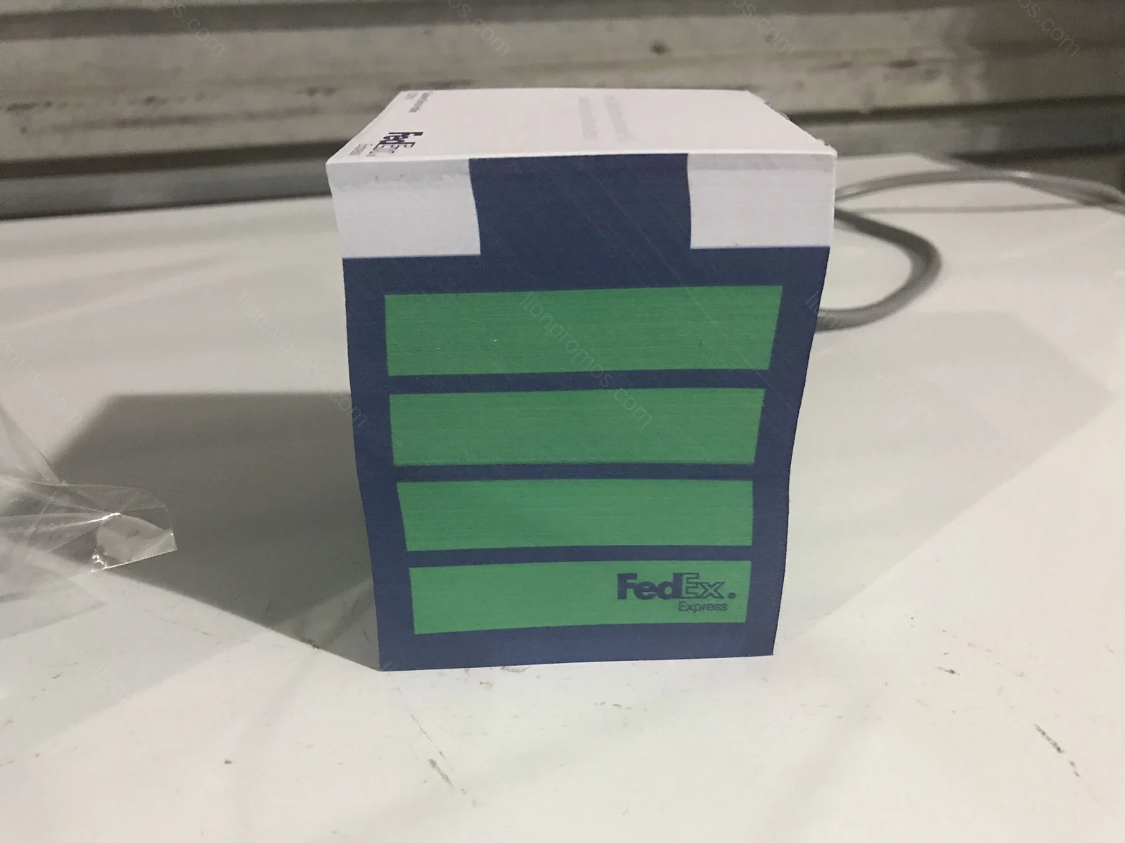 Single FedEx memo cube